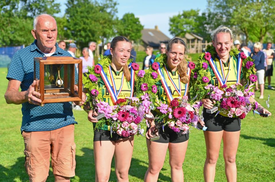 Makkum met Anouk Smink wint NK voor dames